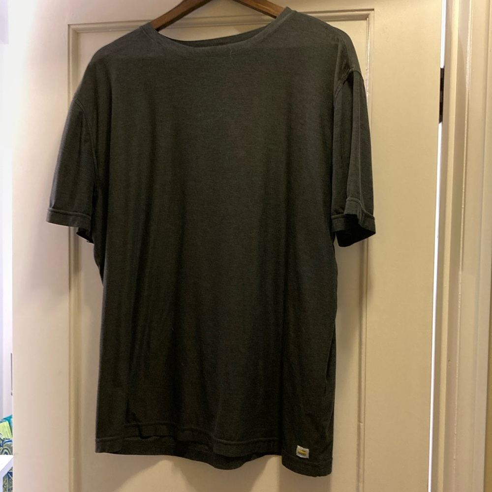 Vuori Short sleeve strato tech tee